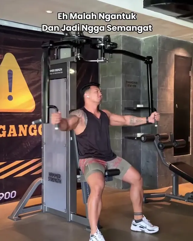 Pre-workout gym reel